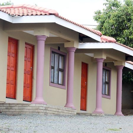 Mbopha Guest House Ulundi Eksteriør bilde